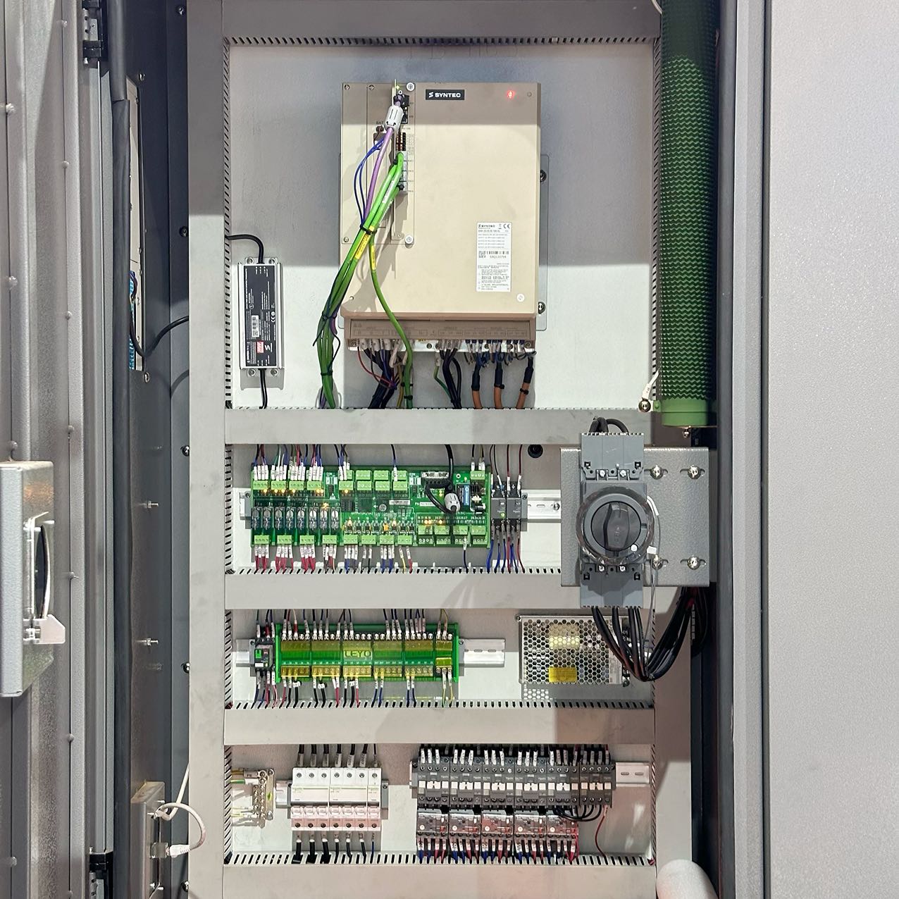 Высокопроизводительный 5-осевой обрабатывающий центр с ЧПУ и шпинделем мощностью 11 кВт